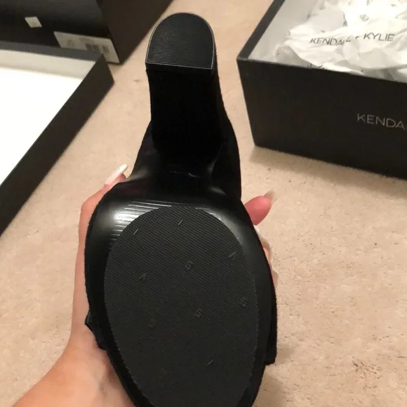 Kendall + Kylie heels - Picture 5 of 7